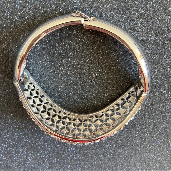 Silver tone bracelet with crystals - Picture 4 of 8